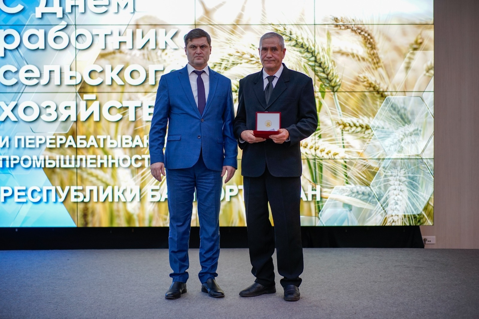 Хезмәтләренә күрә – олы  хөрмәт