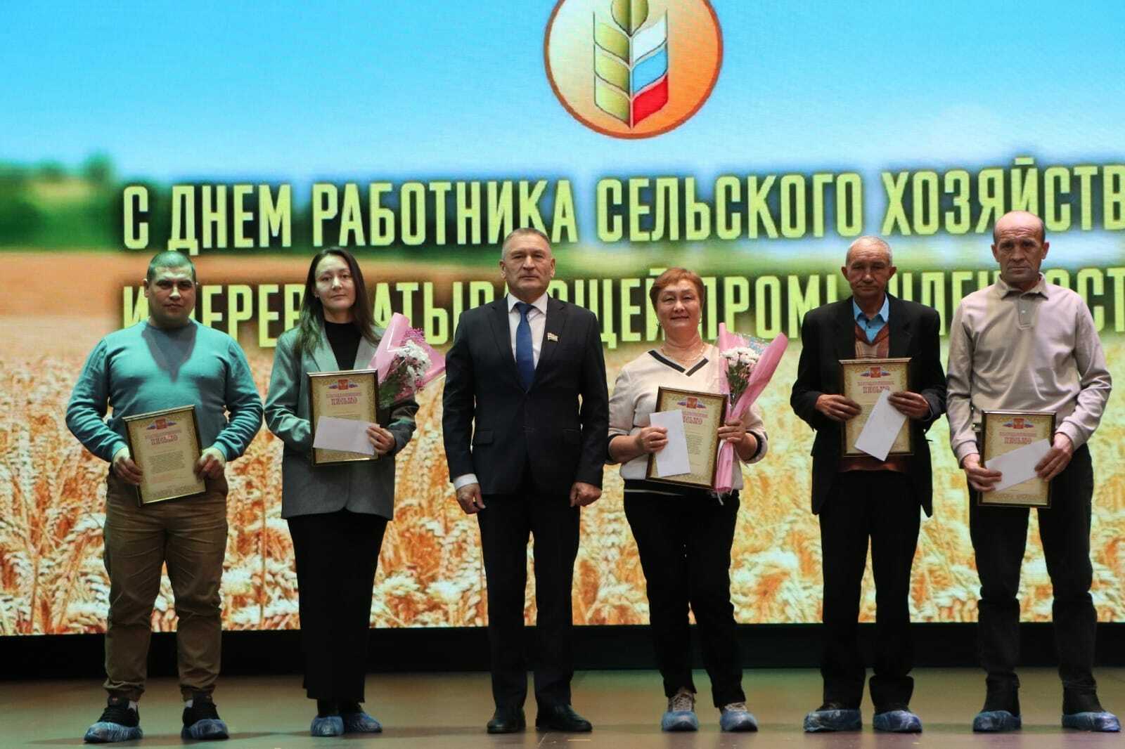 Авыл хуҗалыгы хезмәткәрләре данланды